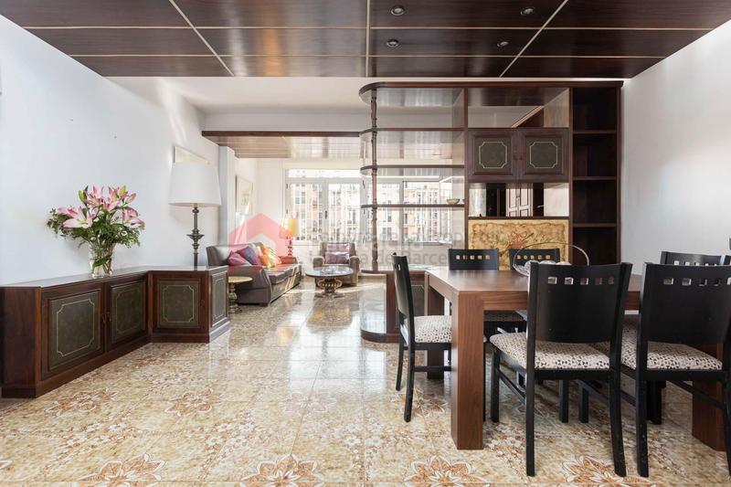 Foto f1f55d4f-24c5-442a-aedd-1a840e02e849. Piso  muy tranquilo en muntaner esquina consejo de ciento 139 m2 4habitaciones 2 baños. en Barcelona
