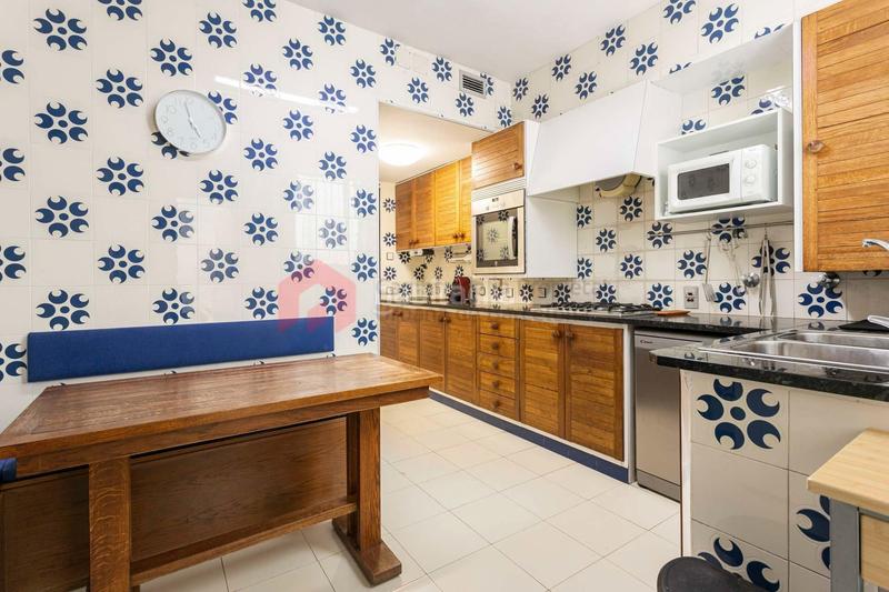 Foto f61785de-6dc4-4d92-a8a7-22fb7353f042. Piso  muy tranquilo en muntaner esquina consejo de ciento 139 m2 4habitaciones 2 baños. en Barcelona