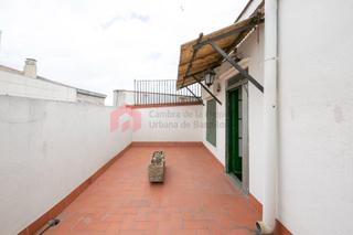 Pis a Raval. tico en finca seorial a 2m de ramblaliceo de barcelona.