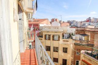 Appartement à Sants. Piso en sants, en una finca regia de 3 habitaciones, exterior so