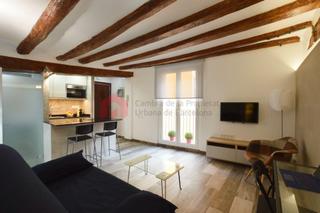 Etagenwohnung in Raval. Apartamento  totalmente reformado, con número de registro para a