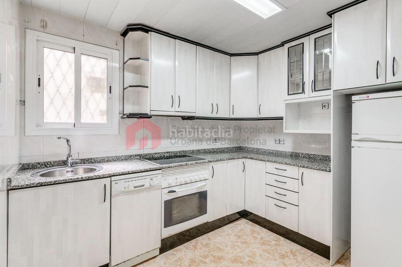Foto 1848236a-a92d-49e5-a491-9c7c13901a0e. Piso ático de 4 habitaciones con 60 m de terrazas en el centro de santa coloma en Santa Coloma de Gramenet