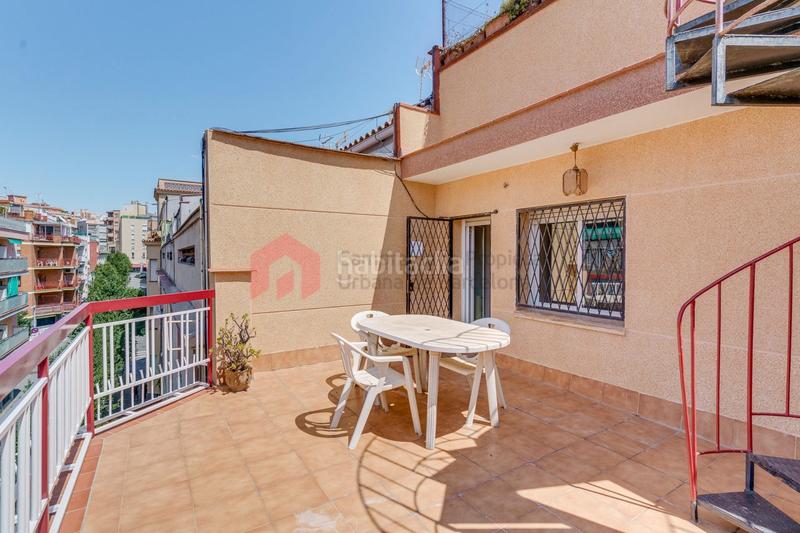Foto 2454b8b5-ea67-4f4d-b38b-684c4773e48e. Piso ático de 4 habitaciones con 60 m de terrazas en el centro de santa coloma en Santa Coloma de Gramenet