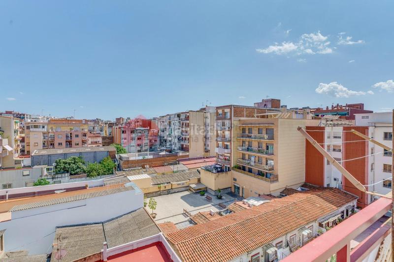 Foto 29f156d1-5f7d-475e-834d-969cf64b823b. Piso ático de 4 habitaciones con 60 m de terrazas en el centro de santa coloma en Santa Coloma de Gramenet