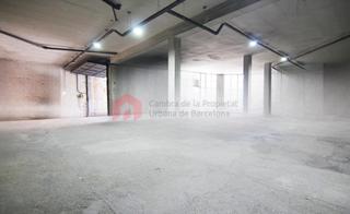 Capannone industriale in Singuerlín. Fantástico edificio de oficinas con nave industrial y acceso par