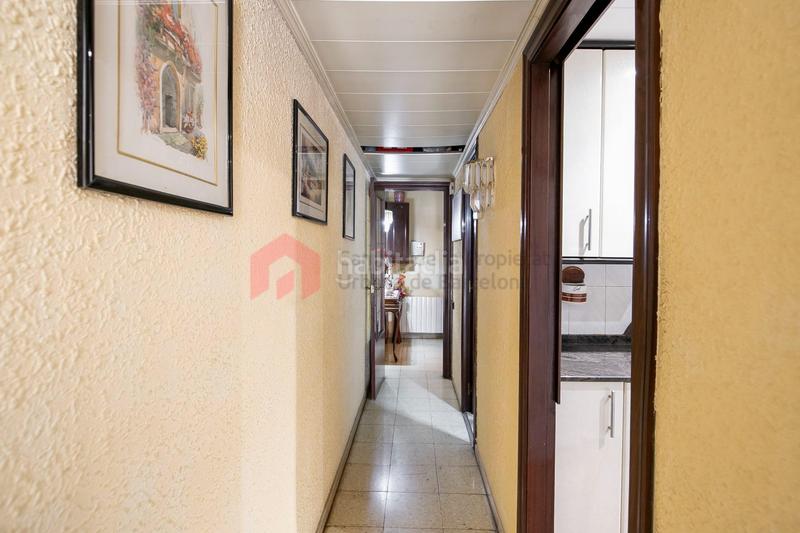 Foto 45599397-f170-4471-8ca4-51fe11080e81. Pis amb calefacció a Sant Antoni Barcelona