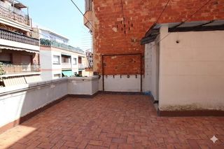 Edifici a Prosperitat. Casa de 146 m2   terraza de 50 m2 y patio. junto a la vía julia
