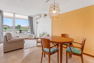 Flat in Barri de les Corts. Piso en venta en la calle numancia soleado con plaza de parquin