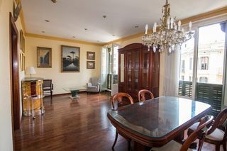 Flat in L´Antiga Esquerra de l´Eixample. Piso en finca señorial, 114 m2 alto  orientado al sur junto la
