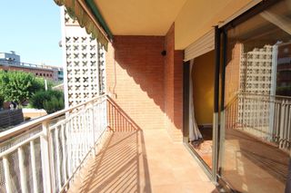 Etagenwohnung in Centre. En sant joan despí centro, paseo del canal,  piso soleado con te