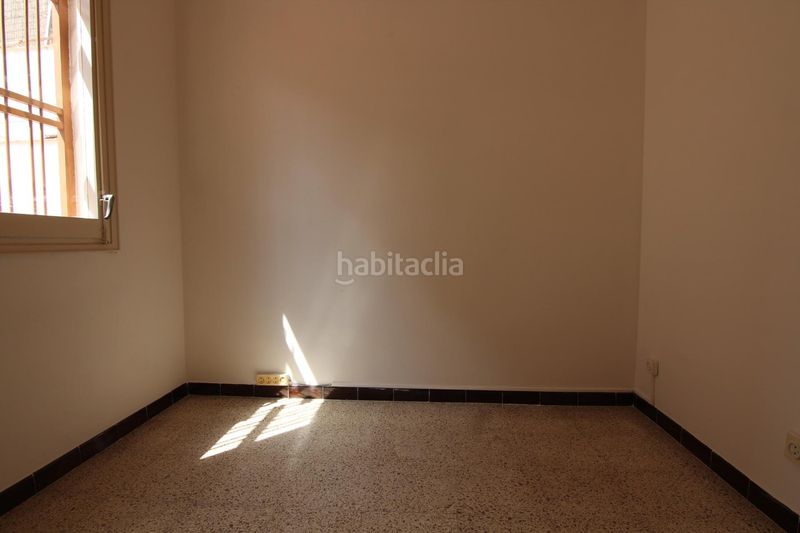 Foto 2aa4d471-ddf8-4b90-89c9-8fc381c7a3fc. Pis a El Camp de l´Arpa del Clot Barcelona