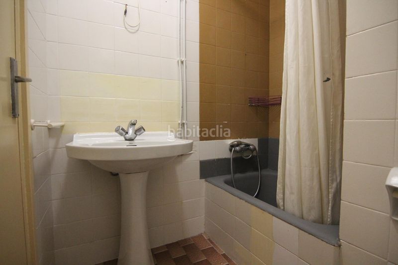 Foto efe6ce0f-5910-42c2-926a-069a08233410. Pis a El Camp de l´Arpa del Clot Barcelona