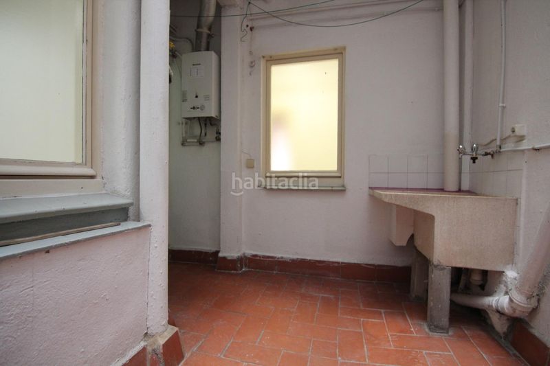 Foto f6bc9233-4d20-4a2b-ab52-bef789532f44. Pis a El Camp de l´Arpa del Clot Barcelona