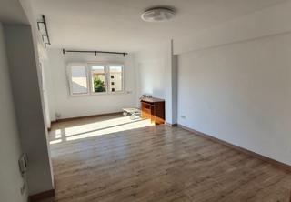 Flat  Carrer de santiago álvarez avellan. Amplio y luminoso piso en indioteria