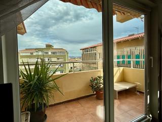 Etagenwohnung  Carrer de santiago álvarez avellan. Amplio y luminoso piso en indioteria