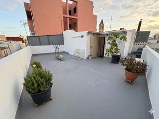 Pis  Carrer rector petro. Piso en venta ideal por su amplitud y su terraza privada al aire