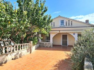 Chalet en Piera. Casa con terreno del 2001