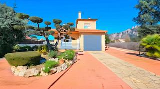 Chalet dans Collbat. Casa en can dalmases