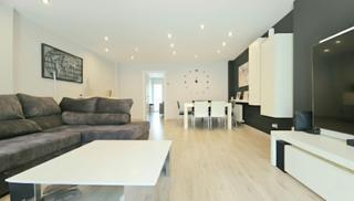 Casa adossada a Sant Andreu de la Barca. Casa en can salvi