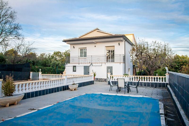 Foto 42df9551-4e53-4694-ae9e-f7c6845986c3. Casa con camino riscaldamento parcheggio piscina in Piera