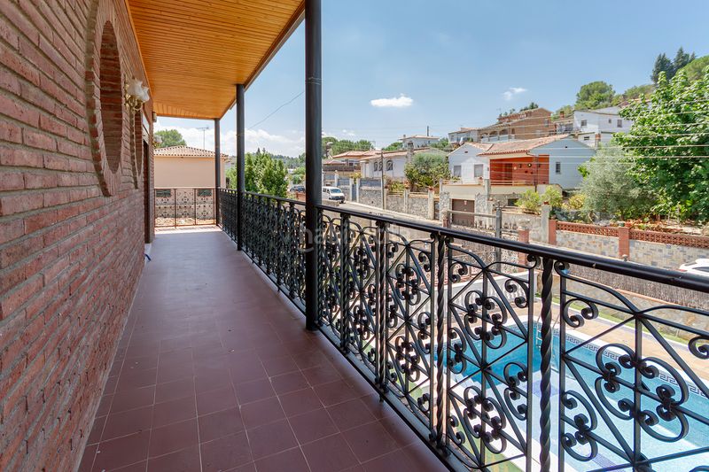 Foto 45979898-f478-44b6-b389-8c1ef4d6de62. Casa amb xemeneia calefacció aparcament piscina a Masquefa