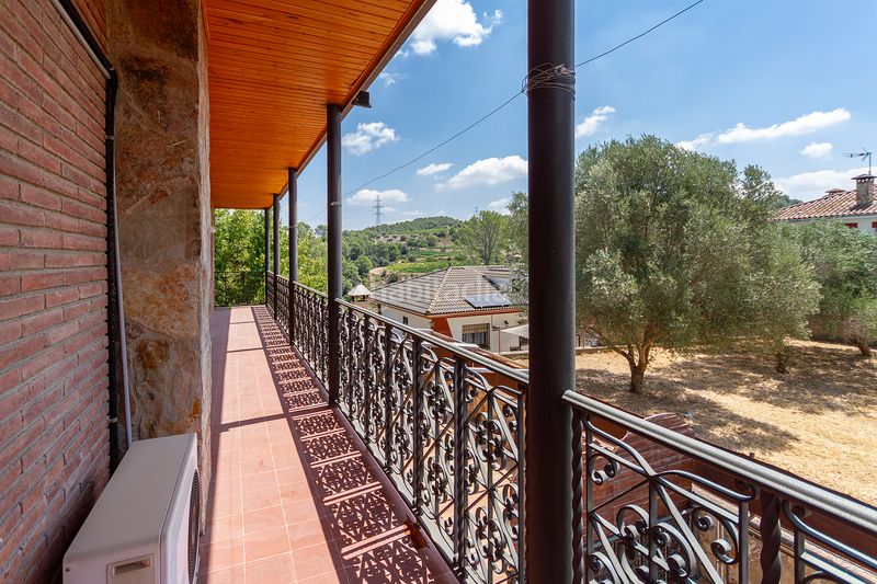 Foto 62891ebd-8c2f-4043-b691-c7a815626045. Casa amb xemeneia calefacció aparcament piscina a Masquefa