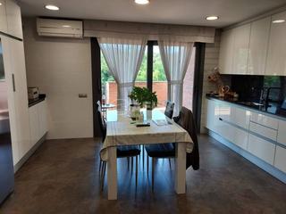 Casa adossada a Cardedeu. Adosada de 500m impecable per entrar  hi a viure a cardedeu