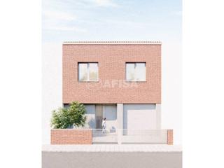 Casa aparellada a Sils. Casa pareada de obra nueva en venta en sils