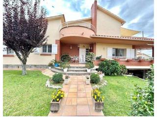 Xalet a Cànoves i Samalús. Torre en venta en cànoves i samalús