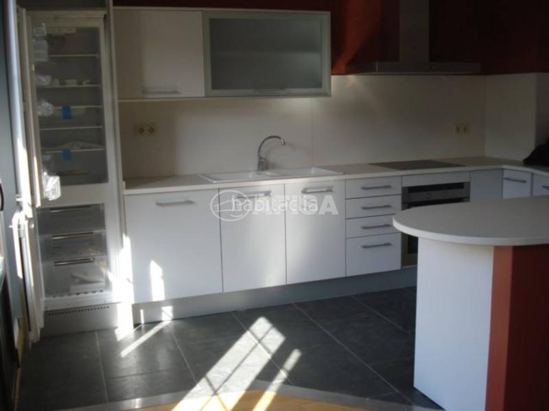 Foto 6a2b408c-2a21-4356-b9e1-1fc0c03d709f. Pis amb calefacció aparcament a Sils