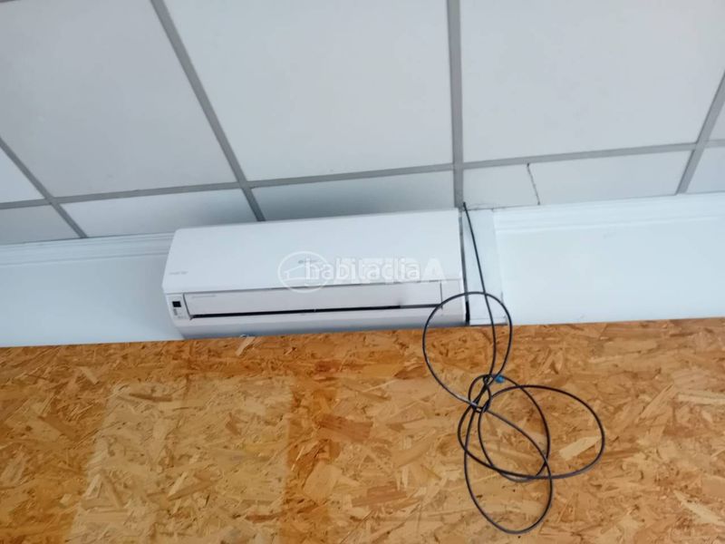 Foto 18d335f4-b5ab-4d73-8794-dbb7919429ab. Rent business premise in Cardedeu