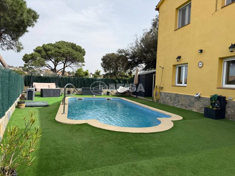 Foto b8350585-4364-4b54-8b93-1becfddbfeb9. Xalet amb calefacció aparcament piscina a Maçanet de la Selva poble Maçanet de la Selva