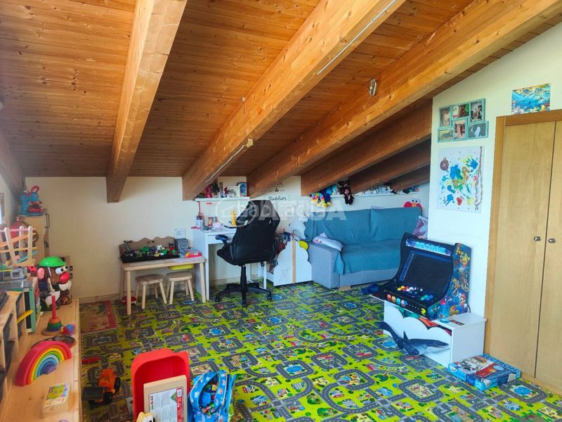 Foto 38a53755-6602-4bb1-a1c4-6f1f16eb3c66. Dúplex amb calefacció aparcament a Llinars del Vallès