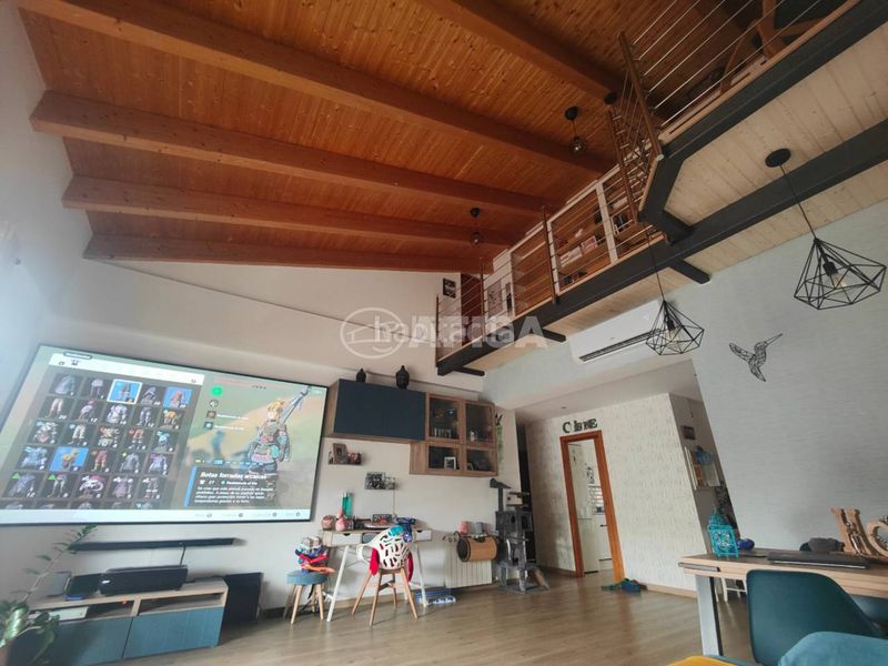 Foto 9f38b722-8bfd-4155-bc80-63a4ab8c320e. Dúplex amb calefacció aparcament a Llinars del Vallès