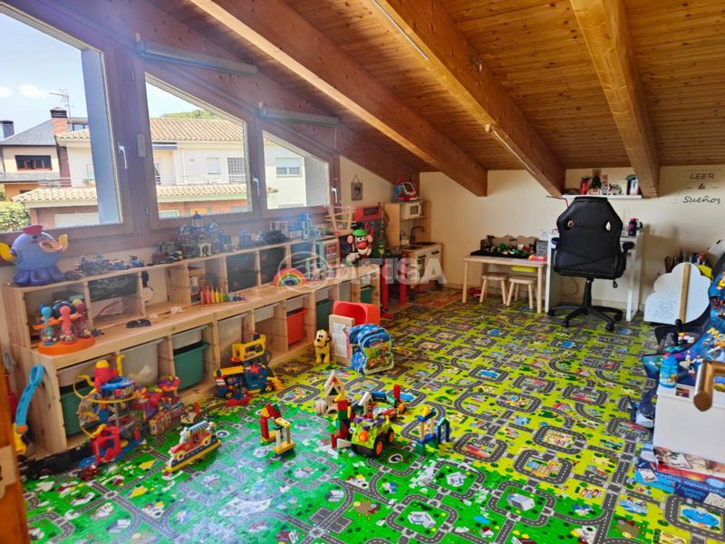 Foto b8f1cd5d-2ff0-4c3f-8a4d-67c27820a787. Dúplex amb calefacció aparcament a Llinars del Vallès