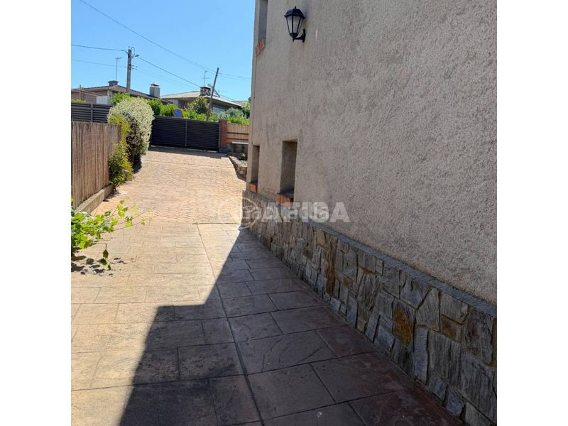 Foto a06b7a65-9ede-48b9-a15d-72101a216d14. Xalet amb calefacció aparcament piscina a Cànoves i Samalús