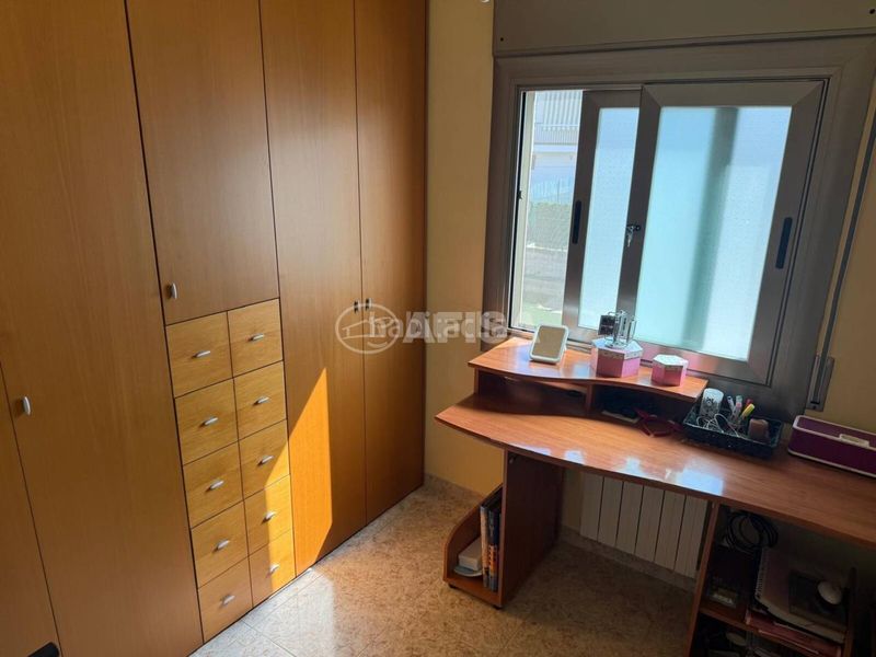 Foto f0cfe78f-2c65-4248-9024-c2b79243a72a. Casa aparellada amb calefacció aparcament a Sils