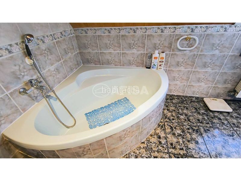 Foto 33f9803a-1857-4514-8153-2ee7694e88e1. Xalet amb calefacció aparcament piscina a Llinars del Vallès