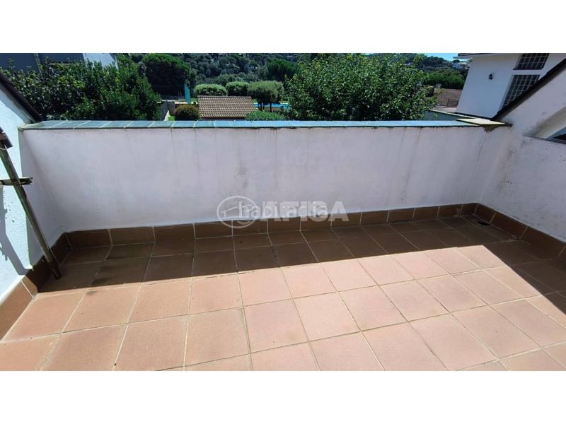 Foto bf28c9af-88be-457f-946c-a81d2a9c1c4f. Xalet amb calefacció aparcament piscina a Llinars del Vallès
