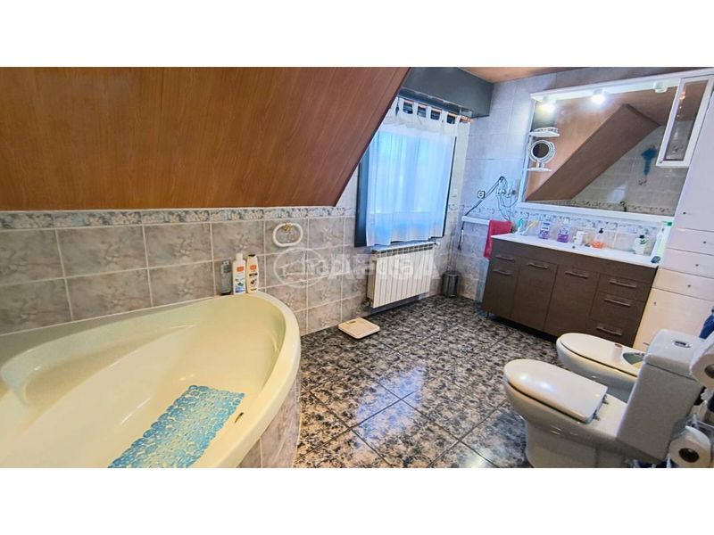 Foto ccea4921-9694-43e7-a997-0a7bf359e723. Xalet amb calefacció aparcament piscina a Llinars del Vallès