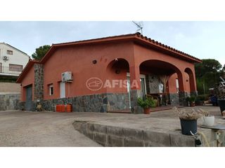 Chalet in Caldes de Malavella. Venta de una torre en caldes de malavella