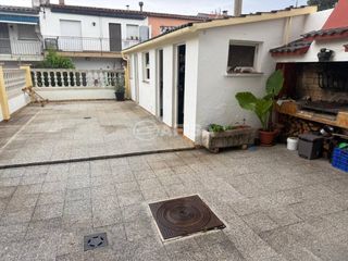 Reihenhaus in Centre. Casa adosada en venta en vidreres