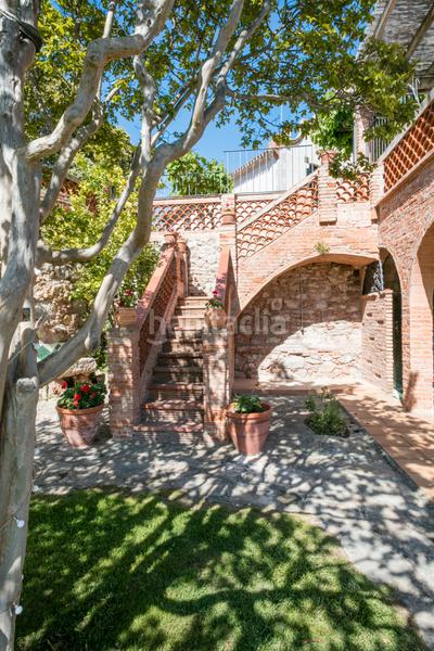 Foto 0ceec140-aa40-4890-92d8-82ca9c19dfdd. Masia amb xemeneia calefacció aparcament piscina a Castellar del Vallès