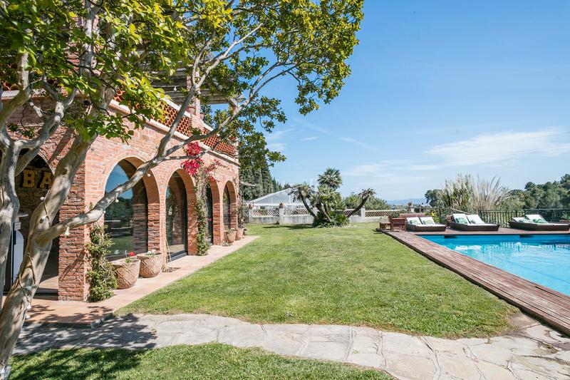 Foto 1017effb-2d99-460c-8e7d-841774fad008. Masia amb xemeneia calefacció aparcament piscina a Castellar del Vallès