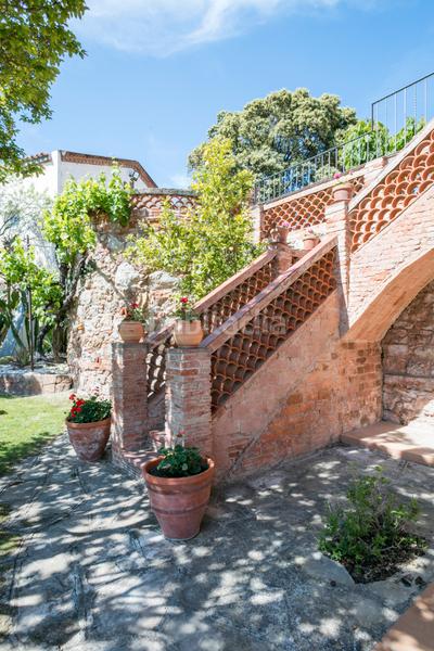 Foto 1aac715e-b12d-4962-b506-5c327647286b. Masia amb xemeneia calefacció aparcament piscina a Castellar del Vallès