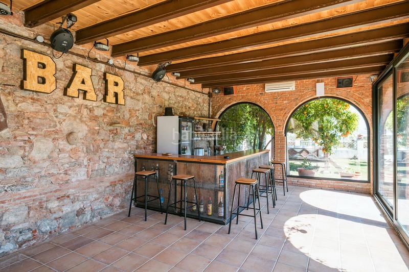 Foto 27ff9cc5-e135-4939-a49a-3edc71956b52. Masia amb xemeneia calefacció aparcament piscina a Castellar del Vallès