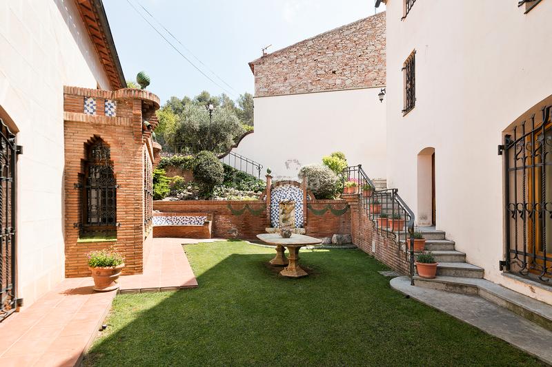 Foto 322c397e-e92c-4d2c-8bcf-743bdd33f7fb. Masia amb xemeneia calefacció aparcament piscina a Castellar del Vallès