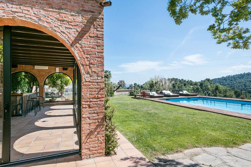 Foto 33352478-5134-462f-b436-1ee1059a5af5. Masia amb xemeneia calefacció aparcament piscina a Castellar del Vallès