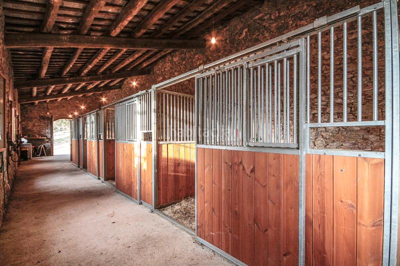 Foto 5252b13f-1328-47fc-a5fc-fccadb04d5c1. Masia amb xemeneia calefacció aparcament piscina a Castellar del Vallès