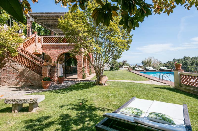 Foto 569a90e1-d3da-4599-890a-29ec3bdbcc02. Masia amb xemeneia calefacció aparcament piscina a Castellar del Vallès